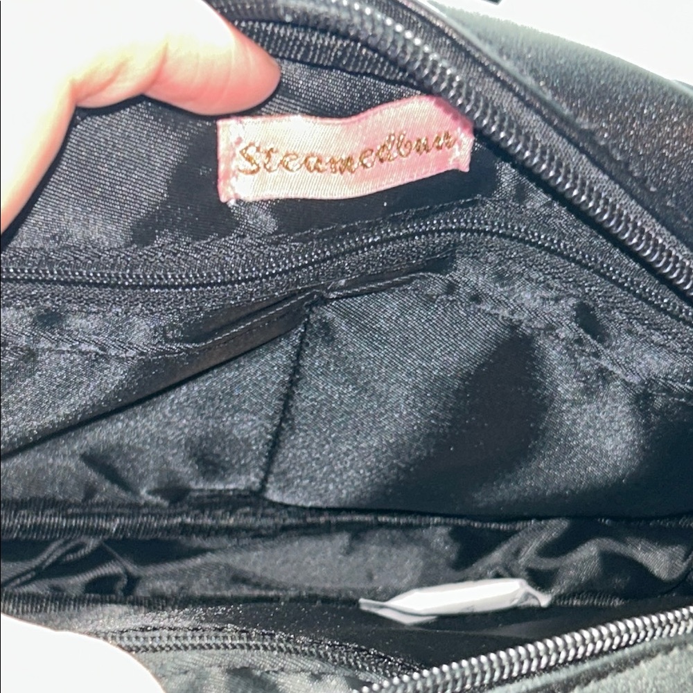 SteamedBun Black Crossbody Pin Bag with Heart - NEW - Picture 4 of 4
